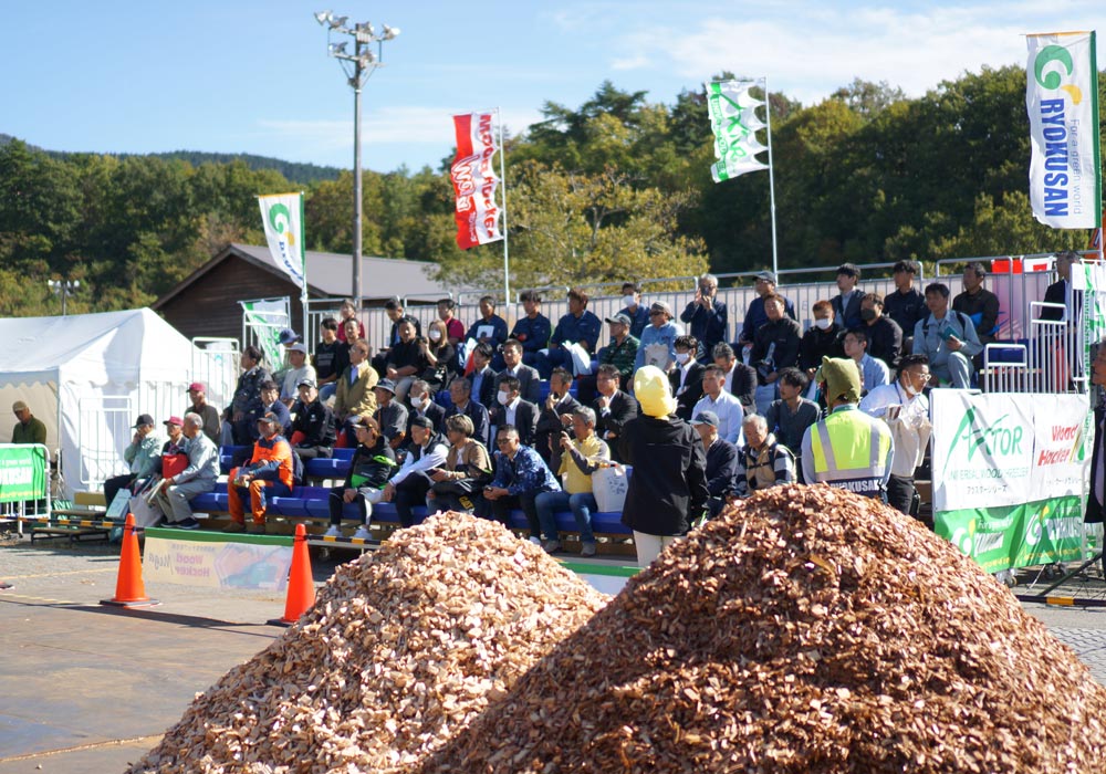 今年も観覧席から実演を御覧いただきました。