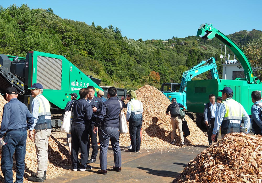 実演後は、チップを手にとってご確認いただきました